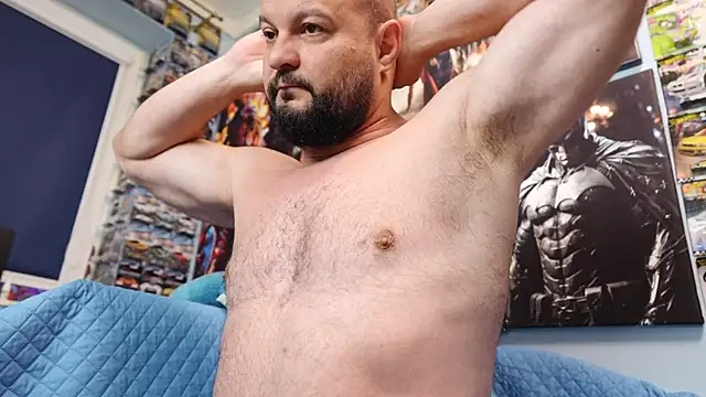 Snapshot of Muscle_Bear chatting on June 24, 5:50 am Muscle Bear online show from June 24, 5:50 am