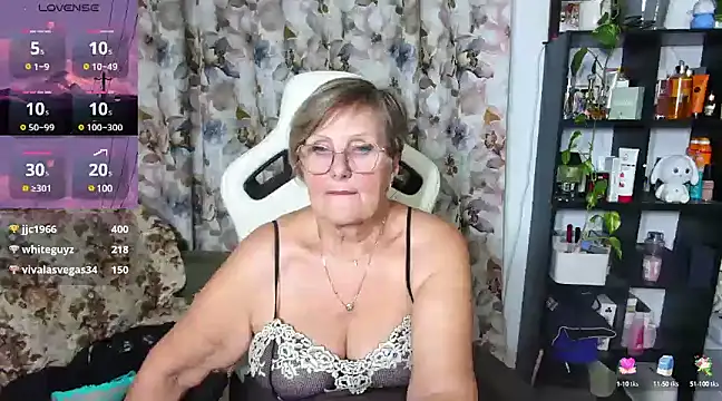 Snapshot of Selenna57 chatting on December 3, 10:51 pm Selenna57 online show from December 3, 10:51 pm