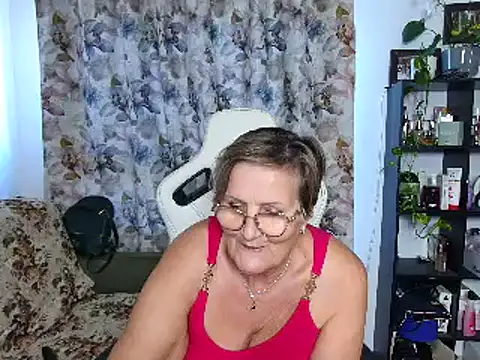 Snapshot of Selenna57 chatting on December 19, 7:51 am Selenna57 online show from December 19, 7:51 am