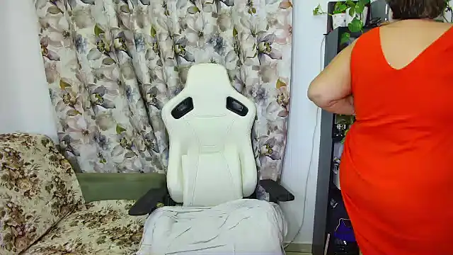 Snapshot of Selenna57 chatting on January 8, 7:45 pm Selenna57 online show from January 8, 7:45 pm