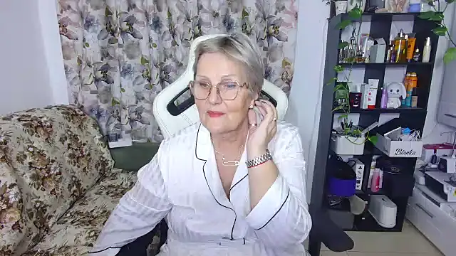 Snapshot of Selenna57 chatting on February 25, 6:20 pm Selenna57 online show from February 25, 6:20 pm