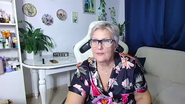 Snapshot of Selenna57 chatting on December 2, 6:14 pm Selenna57 online show from December 2, 6:14 pm