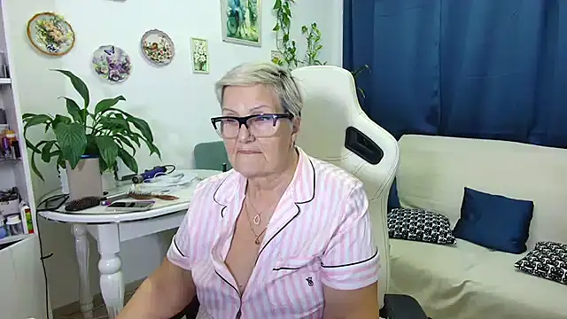 Selenna57 online show from December 19, 7:10 pm