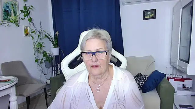 Snapshot of Selenna57 chatting on April 15, 5:31 pm Selenna57 online show from April 15, 5:31 pm