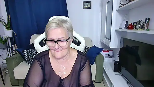 Snapshot of Selenna57 chatting on April 23, 5:26 pm Selenna57 online show from April 23, 5:26 pm
