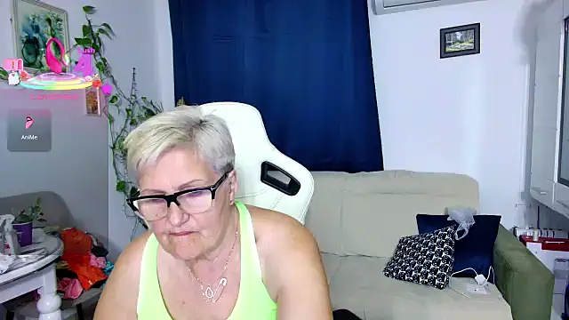 Snapshot of Selenna57 chatting on April 30, 5:19 pm Selenna57 online show from April 30, 5:19 pm