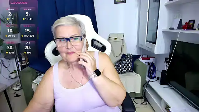 Snapshot of Selenna57 chatting on May 3, 4:46 pm Selenna57 online show from May 3, 4:46 pm