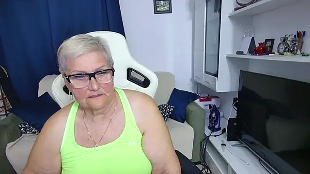 Snapshot of Selenna57 chatting on May 5, 5:54 pm Selenna57 online show from May 5, 5:54 pm