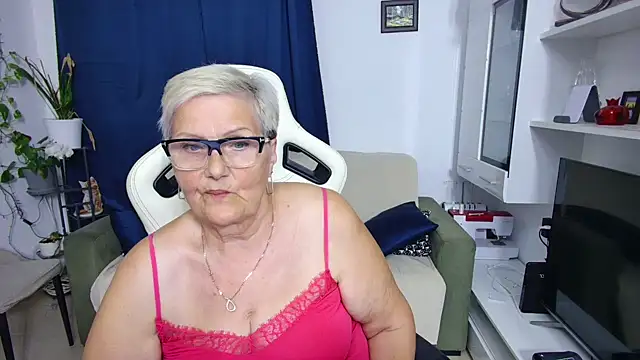 Snapshot of Selenna57 chatting on May 10, 5:40 pm Selenna57 online show from May 10, 5:40 pm