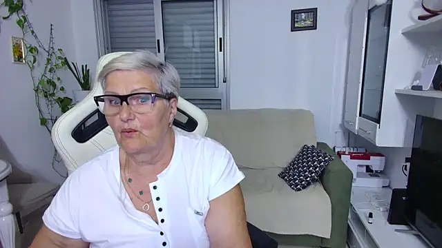 Snapshot of Selenna57 chatting on May 19, 5:52 pm Selenna57 online show from May 19, 5:52 pm