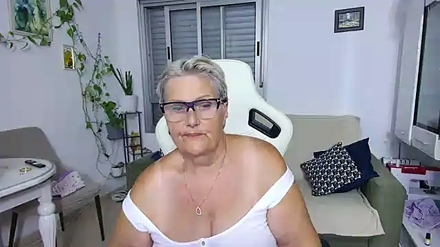 Snapshot of Selenna57 chatting on May 23, 5:17 pm Selenna57 online show from May 23, 5:17 pm