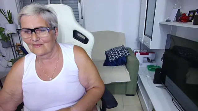 Snapshot of Selenna57 chatting on May 25, 5:52 pm Selenna57 online show from May 25, 5:52 pm