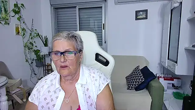 Snapshot of Selenna57 chatting on May 26, 5:20 pm Selenna57 online show from May 26, 5:20 pm