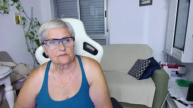 Snapshot of Selenna57 chatting on May 27, 5:21 pm Selenna57 online show from May 27, 5:21 pm