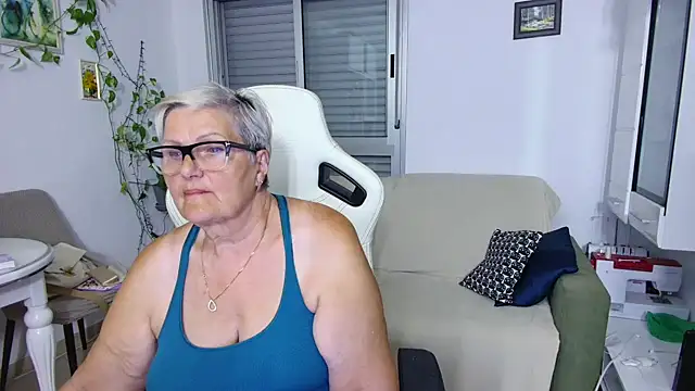 Snapshot of Selenna57 chatting on May 28, 5:43 pm Selenna57 online show from May 28, 5:43 pm