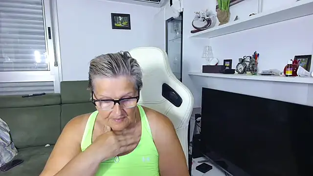 Snapshot of Selenna57 chatting on June 18, 5:17 pm Selenna57 online show from June 18, 5:17 pm