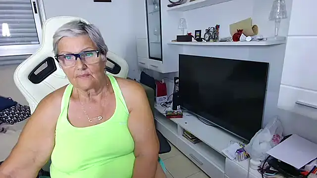 Snapshot of Selenna57 chatting on June 29, 5:35 pm Selenna57 online show from June 29, 5:35 pm