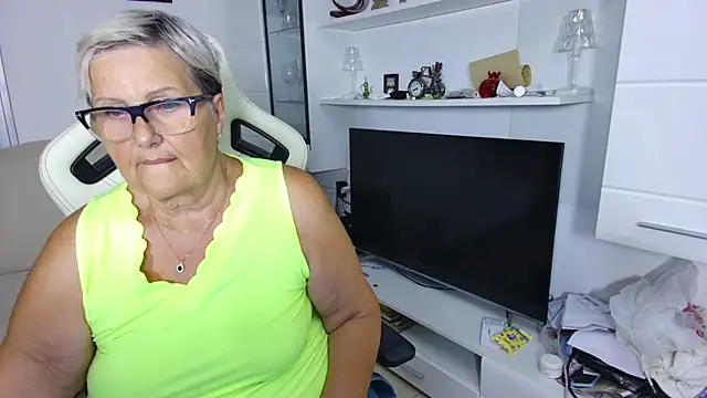 Snapshot of Selenna57 chatting on July 5, 5:42 pm Selenna57 online show from July 5, 5:42 pm