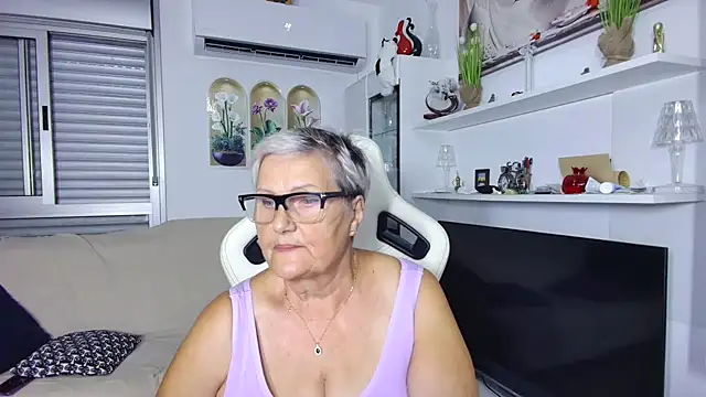 Snapshot of Selenna57 chatting on July 12, 4:42 pm Selenna57 online show from July 12, 4:42 pm