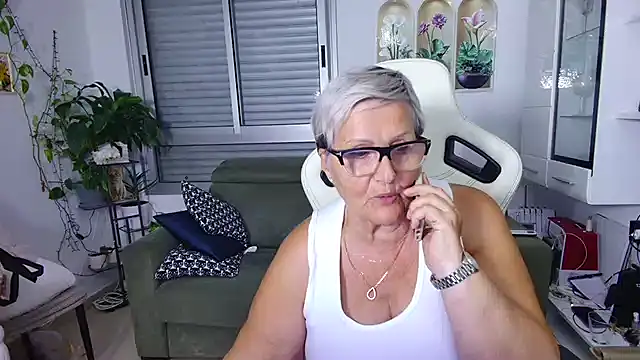Snapshot of Selenna57 chatting on July 21, 5:59 pm Selenna57 online show from July 21, 5:59 pm