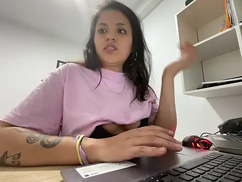 Snapshot of apretadito47 chatting on May 19, 8:15 pm apretadito47 online show from May 19, 8:15 pm