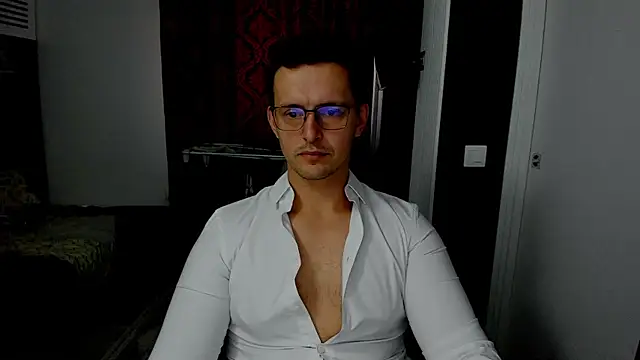 Snapshot of sexxymuscles4u chatting on October 31, 8:48 am sexxymuscles4u online show from October 31, 8:48 am