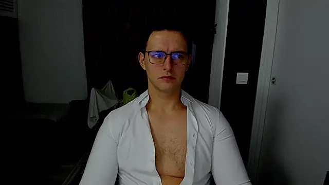 Snapshot of sexxymuscles4u chatting on December 4, 8:45 am sexxymuscles4u online show from December 4, 8:45 am