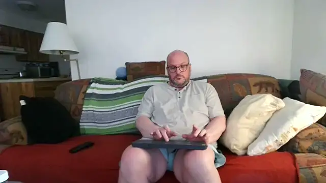 Snapshot of Ursulet_US chatting on June 13, 12:08 am Ursulet US online show from June 13, 12:08 am