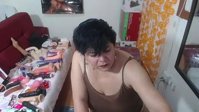 Snapshot of angelitolove727 chatting on November 17, 11:43 pm angelitolove727 online show from November 17, 11:43 pm