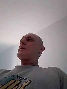 Snapshot of michu81 chatting on December 13, 1:44 pm michu81 online show from December 13, 1:44 pm