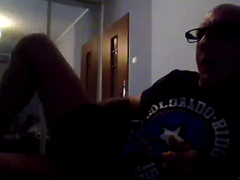 Snapshot of michu81 chatting on December 22, 1:34 am michu81 online show from December 22, 1:34 am