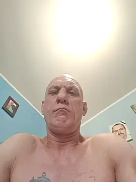 Snapshot of michu81 chatting on May 15, 11:50 am michu81 online show from May 15, 11:50 am