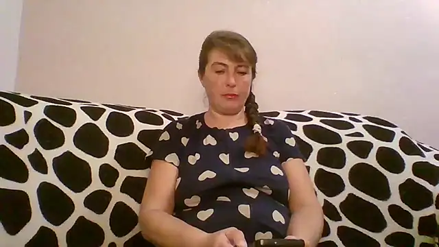 Snapshot of CathySuns chatting on February 2, 6:39 pm CathySuns online show from February 2, 6:39 pm