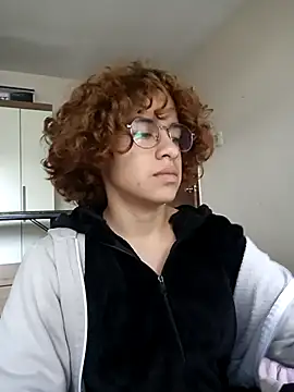 EmmaMelissa0521 online show from December 22, 10:15 pm