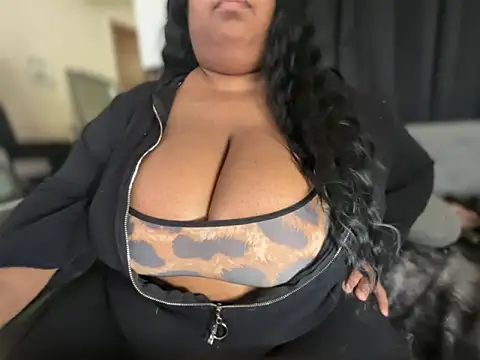 EbonyGoddessKira online show from December 16, 3:50 pm