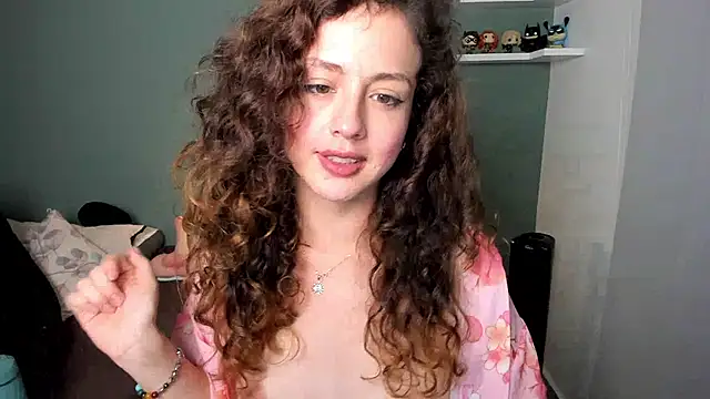 Cassandra Caiin online show from December 9, 10:41 pm