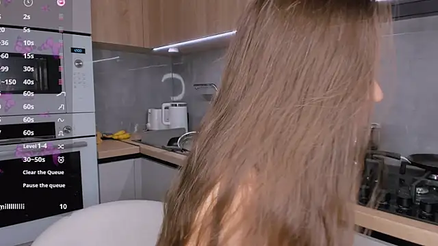 BondGirll online show from December 3, 5:23 pm