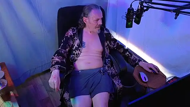 Snapshot of Richy__Rich_ chatting on July 10, 11:40 pm Richy Rich online show from July 10, 11:40 pm