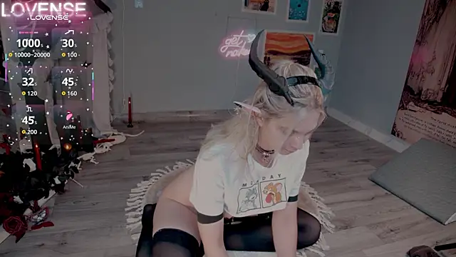 Snapshot of Careful_i_bite chatting on October 27, 5:55 am Careful i bite online show from October 27, 5:55 am