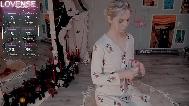 Snapshot of Careful_i_bite chatting on October 29, 6:04 am Careful i bite online show from October 29, 6:04 am