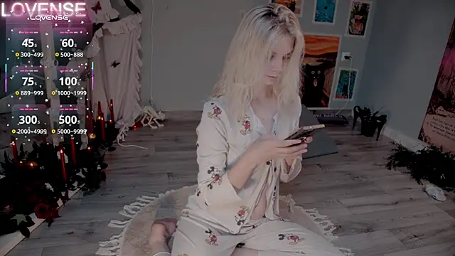 Snapshot of Careful_i_bite chatting on November 2, 6:38 am Careful i bite online show from November 2, 6:38 am