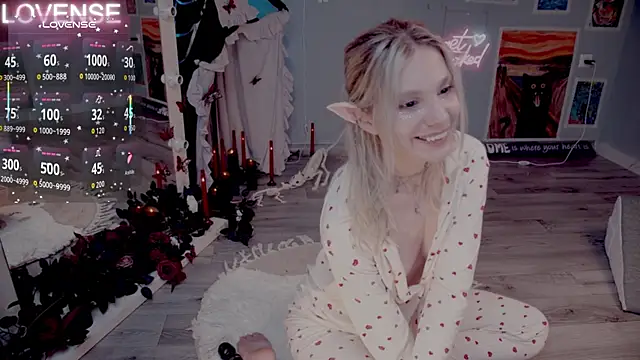 Snapshot of Careful_i_bite chatting on November 14, 5:39 am Careful i bite online show from November 14, 5:39 am