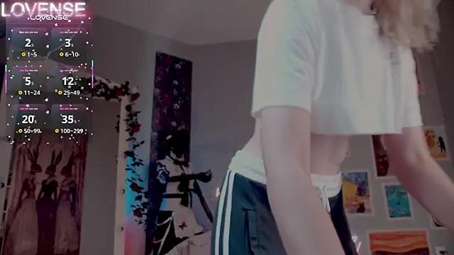 Snapshot of Careful_i_bite chatting on November 19, 6:46 am Careful i bite online show from November 19, 6:46 am