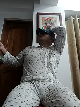 Snapshot of chicoguapo8 chatting on October 2, 9:49 am chicoguapo8 online show from October 2, 9:49 am