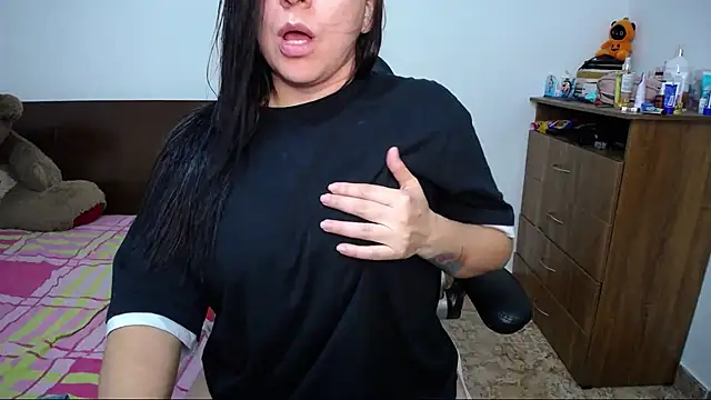 Snapshot of alexa_milsf chatting on November 25, 2:33 am alexa milsf online show from November 25, 2:33 am