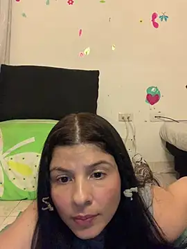 Estefani 32 online show from April 27, 7:01 pm