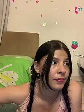 Estefani 32 online show from April 28, 6:57 pm