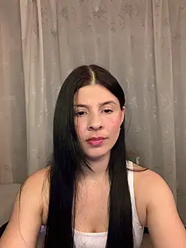 Snapshot of Estefani_32 chatting on May 7, 5:51 pm Estefani 32 online show from May 7, 5:51 pm
