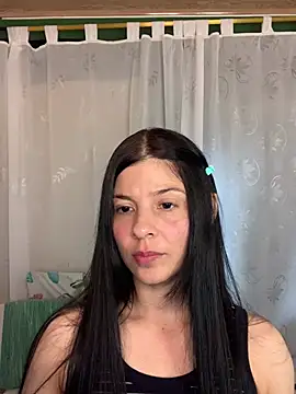 Snapshot of Estefani_32 chatting on May 8, 4:12 pm Estefani 32 online show from May 8, 4:12 pm