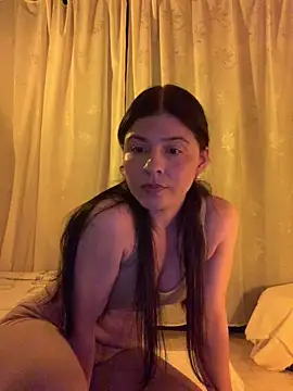 Snapshot of Estefani_32 chatting on May 14, 7:09 pm Estefani 32 online show from May 14, 7:09 pm